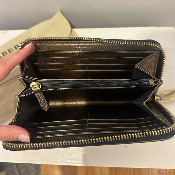 Burberry Plaid Wallet in original protective pouch - Picture 6 of 8